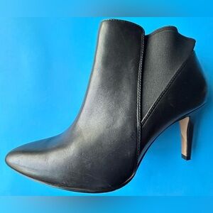 Clarks Cushion Sleek Black Ankle Pull on Boots Size 9